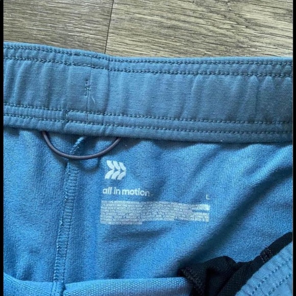 BRAND NEW WITH TAGS MENS ALL IN MOTION SHORTS - Picture 3 of 3